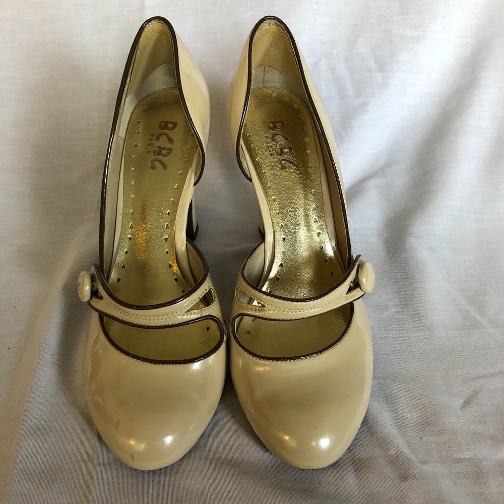 BCBG Off White Patent Heels 7.5